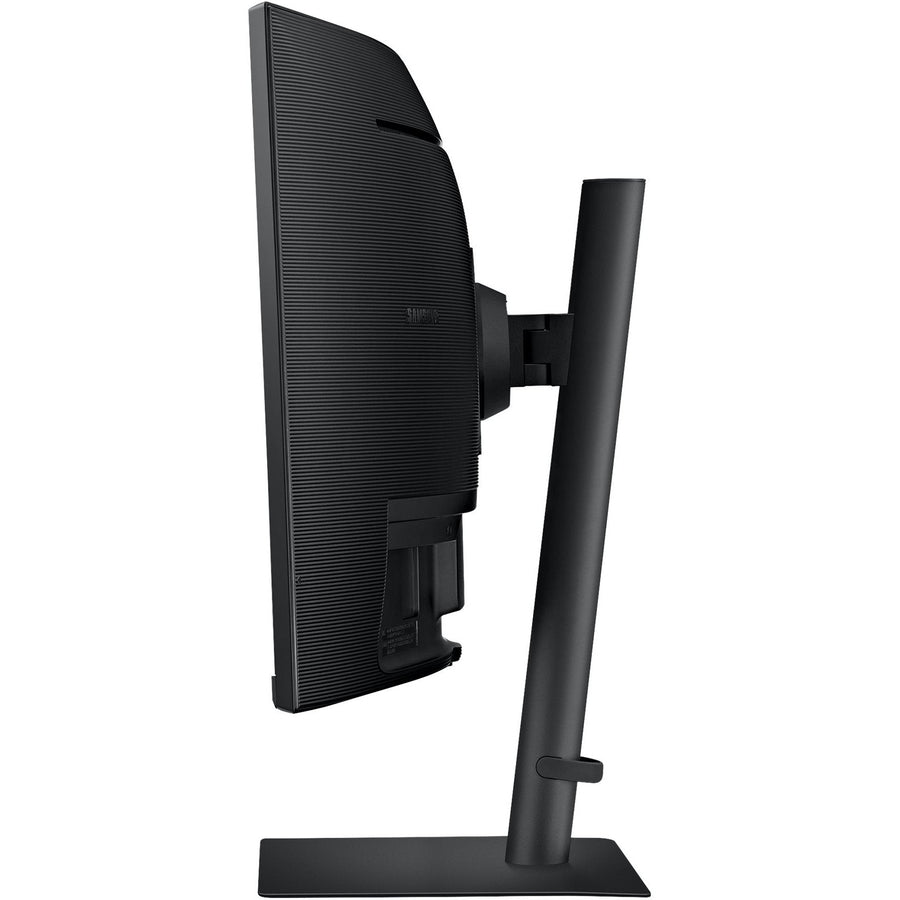 34 Inch Ultra WQHD Monitor with 1000R curvature, USB type-C and LAN port